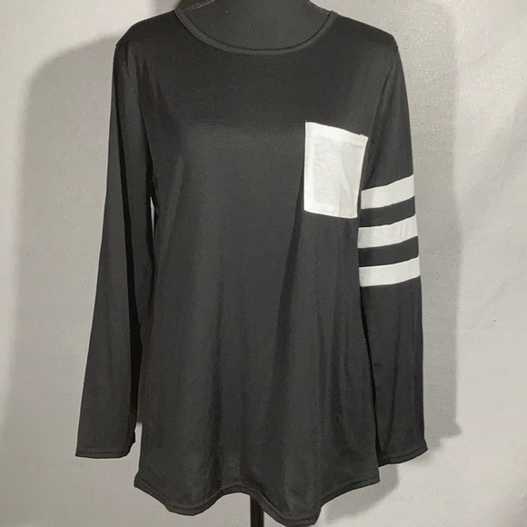 Arden Furtado Black with white color blocked long sleeve Juniors Sz XL - Picture 1 of 4